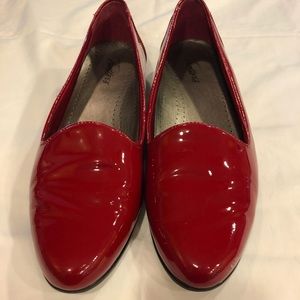 Trotter patent red loafers Size 9M